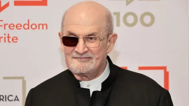 Autor del asesinato fallido contra Salman Rushdie es acusado de terrorista