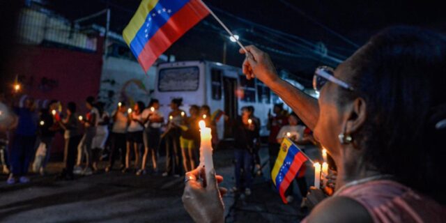 "Pasan con sus armas y amenazan con disparar": la ola de represión contra las protestas no cesa en Venezuela; ¿qué se sabe?
