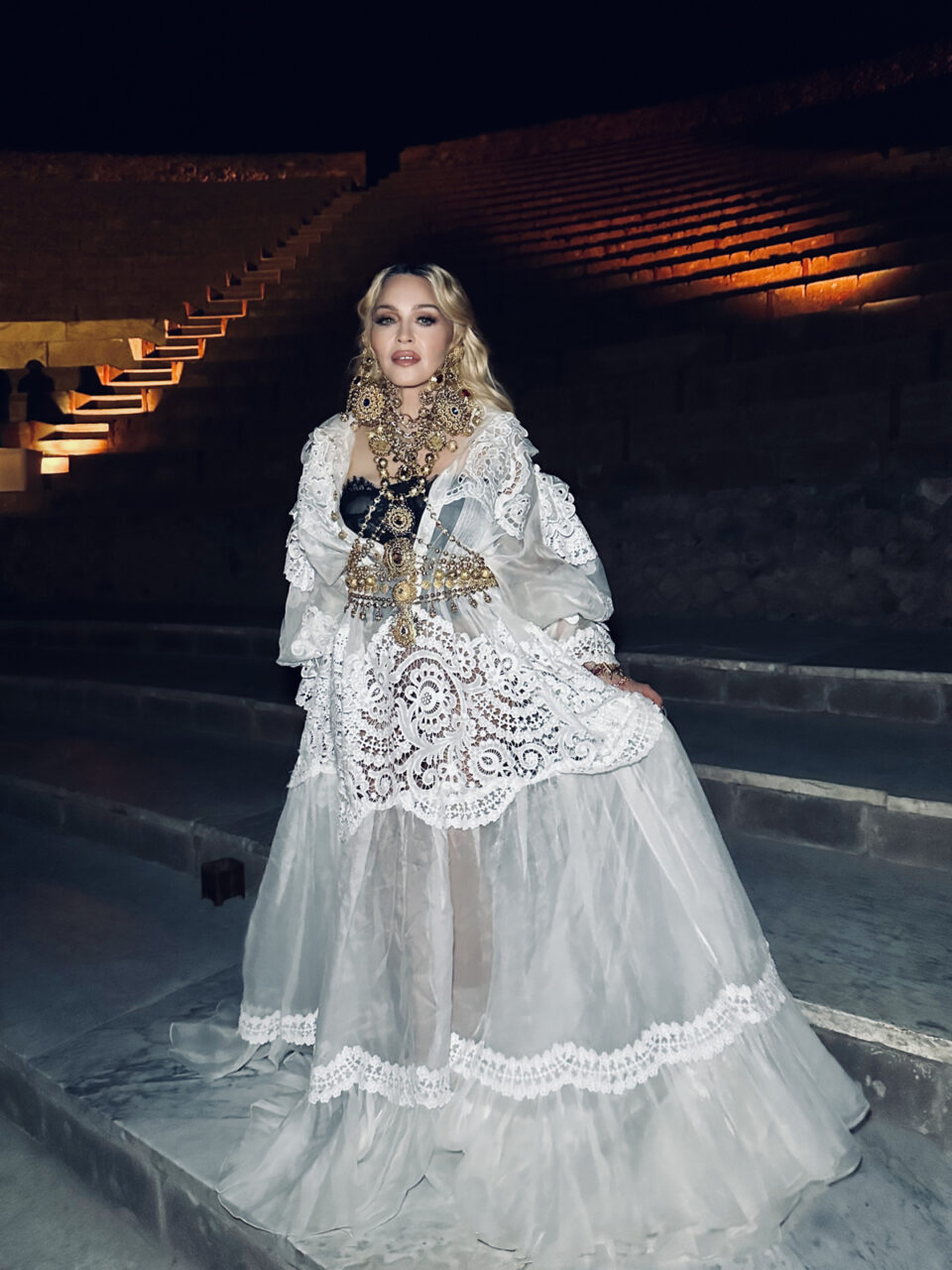 Madonna hizo una visita nocturna en Pompeya para celebrar sus 66 años