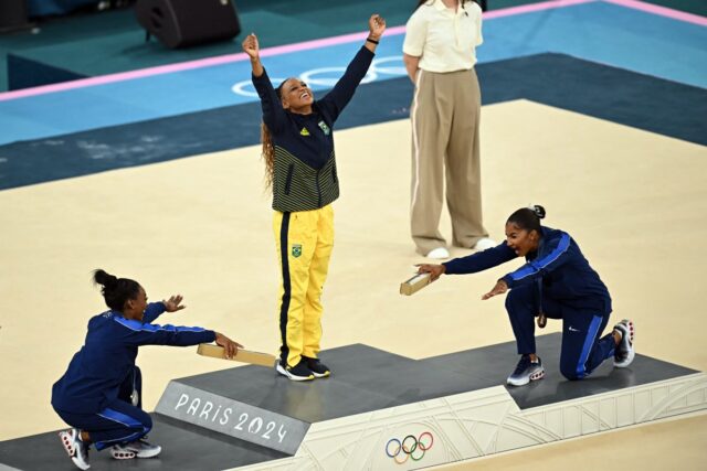 Simone Biles y Jordan Chiles muestran reverencia a la brasileña Andrade: "Estoy muy contenta por Rebeca, se lo merecía"