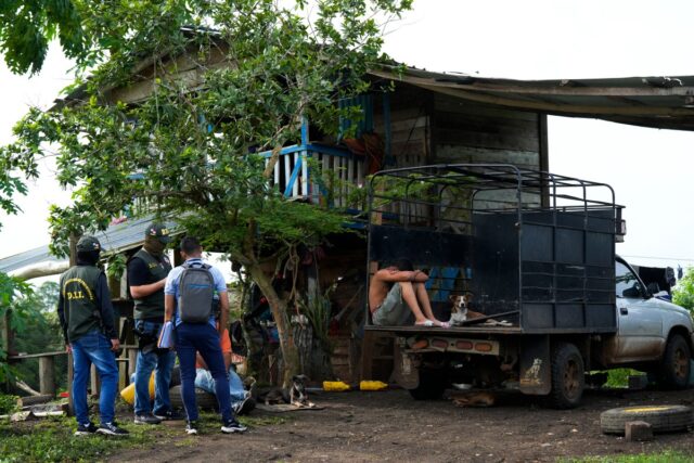 Panamá desmantela ruta VIP de migrantes chinos en la selva del Darién
