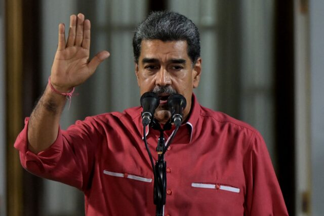El CNE recibe 30 millones de ataques por minuto, según Maduro