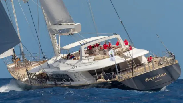 La agónica operación de rescate tras el naufragio de un yate de lujo en Italia en el que desaparecieron el presidente de Morgan Stanley International y otras 5 personas