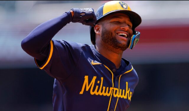 Jackson Chourio logró su primer triple en las Grandes Ligas