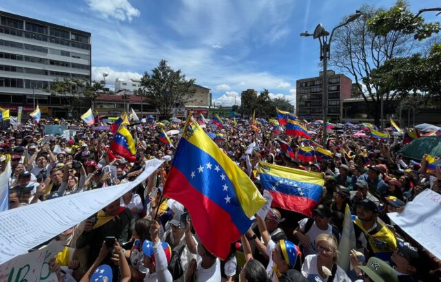 Desde Colombia, cientos de venezolanos piden el fin del chavismo bajo el anhelo de volver