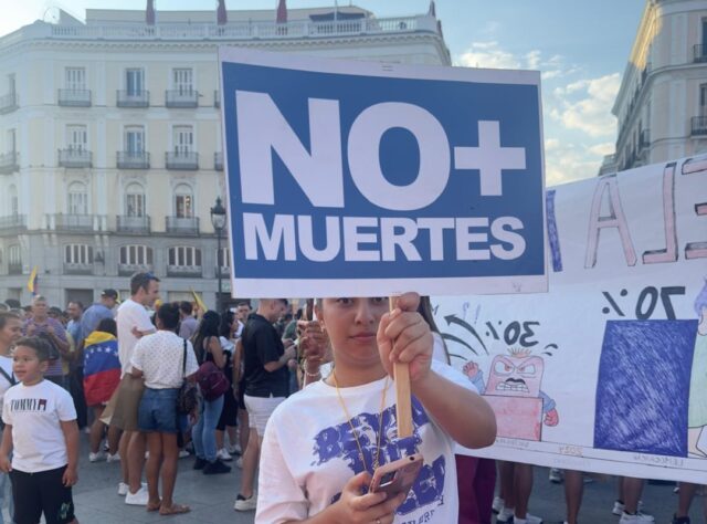 Venezolanos en España piden que no cese la presión internacional contra Maduro