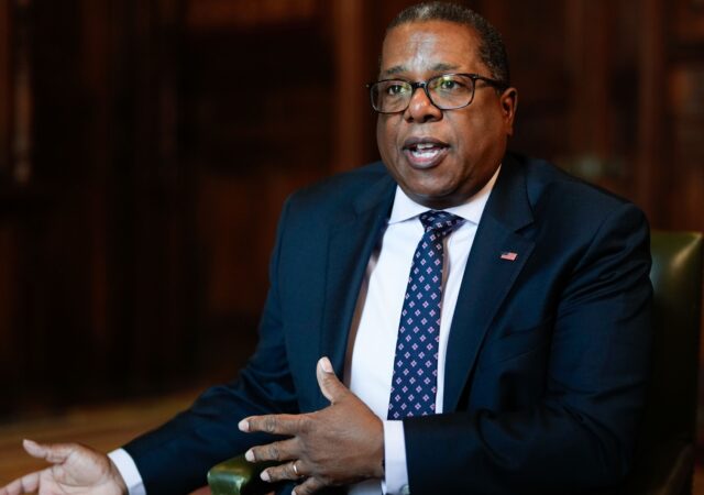 Brian Nichols: Ley contra las ONG socava la democracia y aísla aún más a Maduro