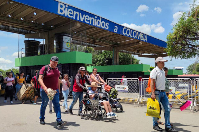 Cónsul de Colombia pide a funcionarios de su país mejorar atención para los venezolanos en Cúcuta