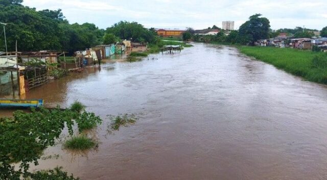 Cientos de familias afectadas por inundaciones tras lluvias en tres estados