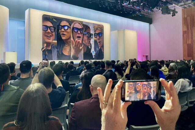 Meta: entre lentes de realidad aumentada y voces célebres en su "chatbot" de IA