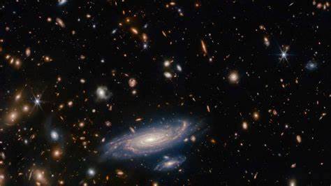 Webb intercepta "Galaxia Exterior Extrema" que recuerda a la Vía Láctea