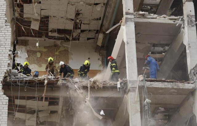 Sube a 58 el balance de muertos del ataque ruso a ciudad ucraniana de Poltav