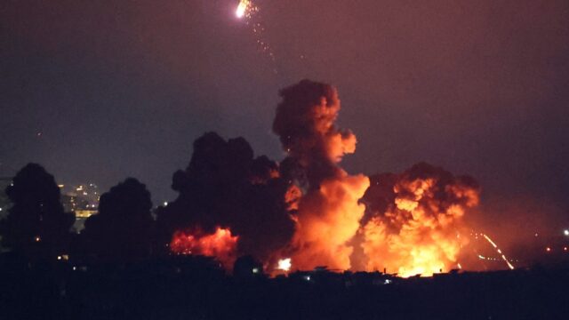 Israel bombardea objetivos en Líbano y Gaza, a un año del ataque del Hamás