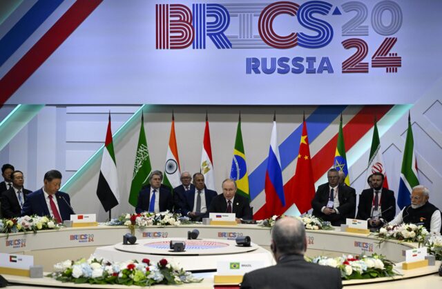 4 claves en la disputa entre Trump y los BRICS por una moneda para sustituir el dólar