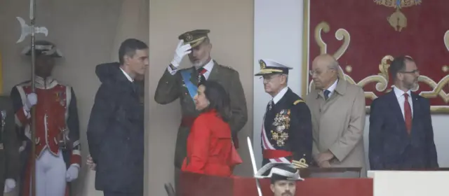 Pedro Sánchez pitado y abucheado durante el desfile del Día de la Hispanidad