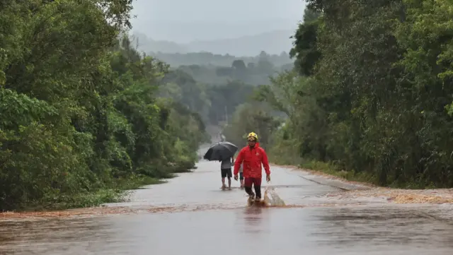 Temporal deja tres muertos en Río de Janeiro y causa estragos al sur del país