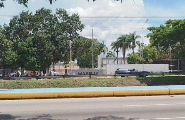 Denuncian que manifestantes detenidos reciben "comida dañada" y tienen "cuatro días" sin poder tomar agua