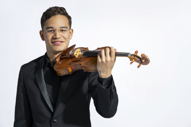 Venezolano brilla como violinista en la Orquesta Sinfónica de Chicago
