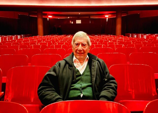 Mario Vargas Llosa reapareció en público