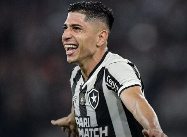 Savarino llevó al Botafogo a la victoria con doblete