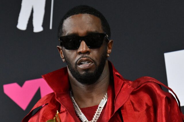 Un juez rechaza la nueva solicitud de libertad bajo fianza de Diddy, que seguirá preso