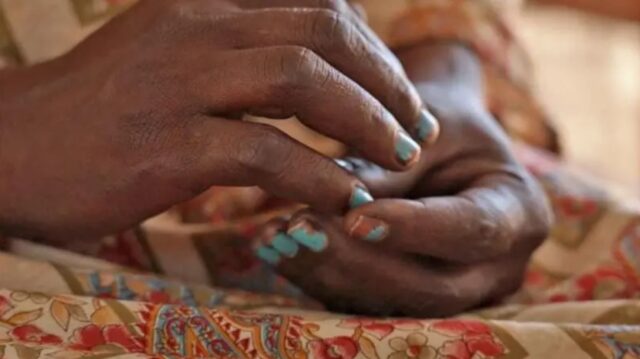 "Les dije a los soldados que me violaran a mí para salvar a mis hijas"