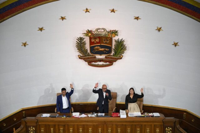 Asamblea Nacional declara a Álvaro Uribe e Iván Duque “enemigos públicos”