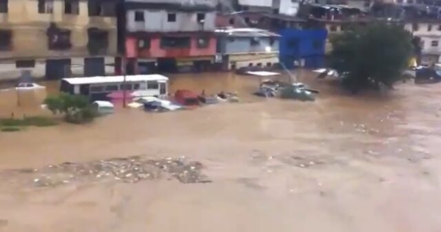 "Cordonazo de San Francisco": reportan inundaciones en Caracas y Miranda tras fuertes lluvias