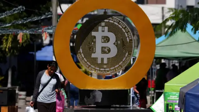 El bitcoin deja de ser la moneda oficial de El Salvador, menos de 4 años después de ser el primer país en el mundo en aceptarla