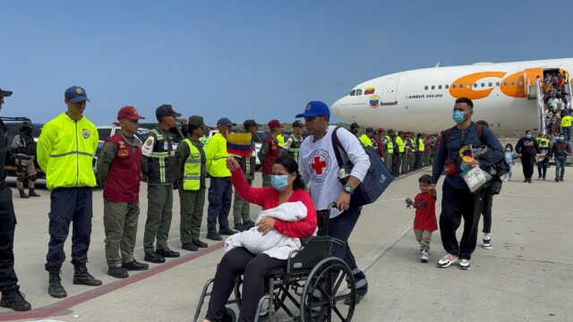 Cruz Roja Venezolana brindó asistencia a niños en el tercer vuelo de retorno de migrantes al país