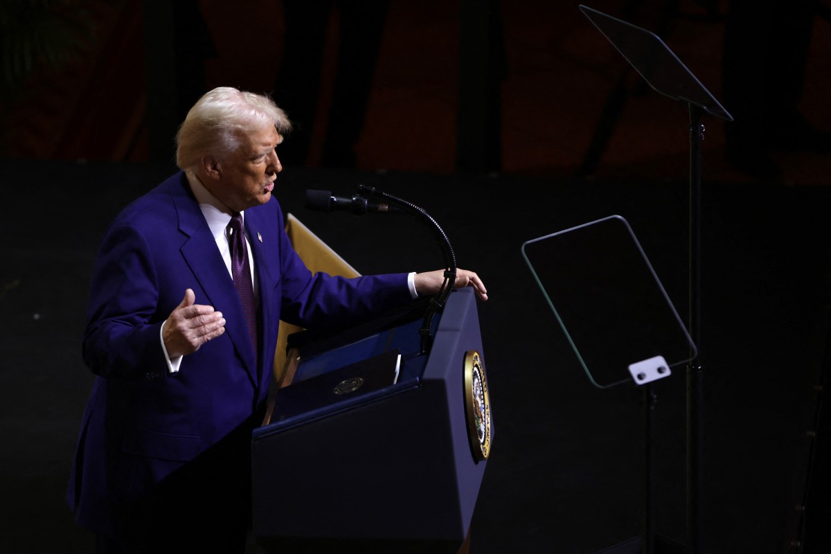 Trump tacha a la agencia de noticias AP de ser de izquierda