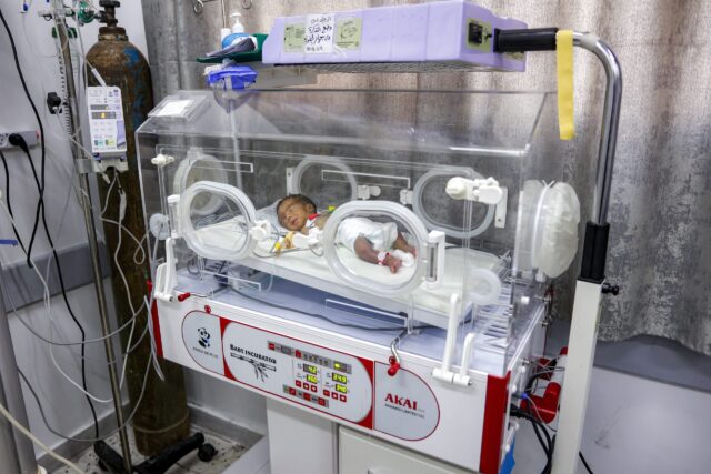Murió por hipotermia séptimo bebé en Gaza