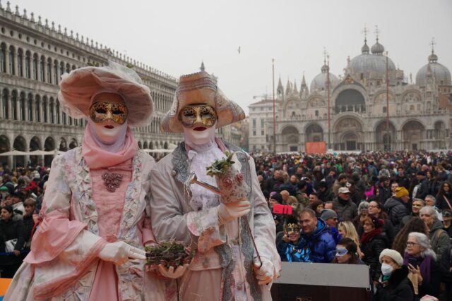 Carnaval 2025: ni un centímetro libre en las calles de Venecia