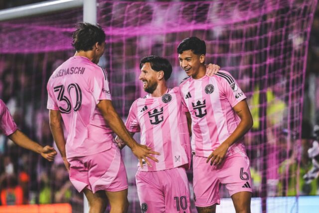 MLS impone multa a Messi y Luis Suárez por agarrar a rivales por el cuello