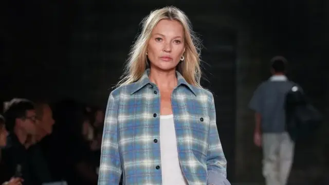 La primavera se asoma con Kate Moss en la nueva campaña de DKNY