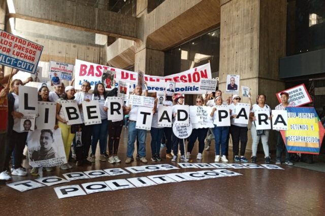 Denuncian amedrentamiento del Sebin hacia familiares de presos políticos 