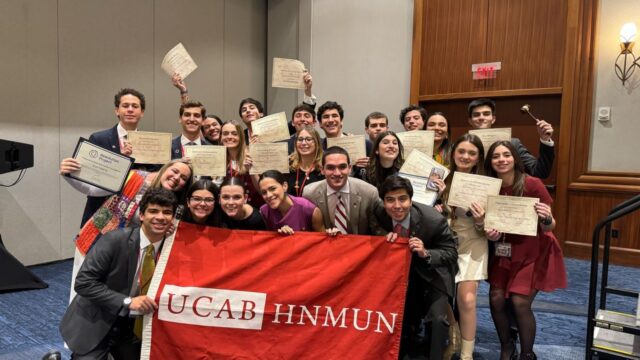 UCAB HNMUN brilló con 10 reconocimientos en el Modelo de Naciones Unidas de Harvard 2025