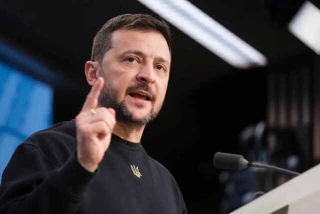 "Vive en un espacio de desinformación creado por Rusia": la dura respuesta de Zelensky a Trump por cuestionar su popularidad y culpar a Ucrania de la guerra