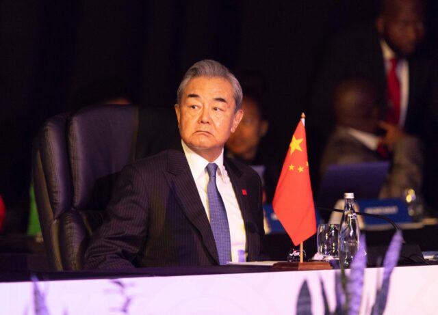 China apoya el plan de Trump para acordar con Rusia el fin de la guerra en Ucrania