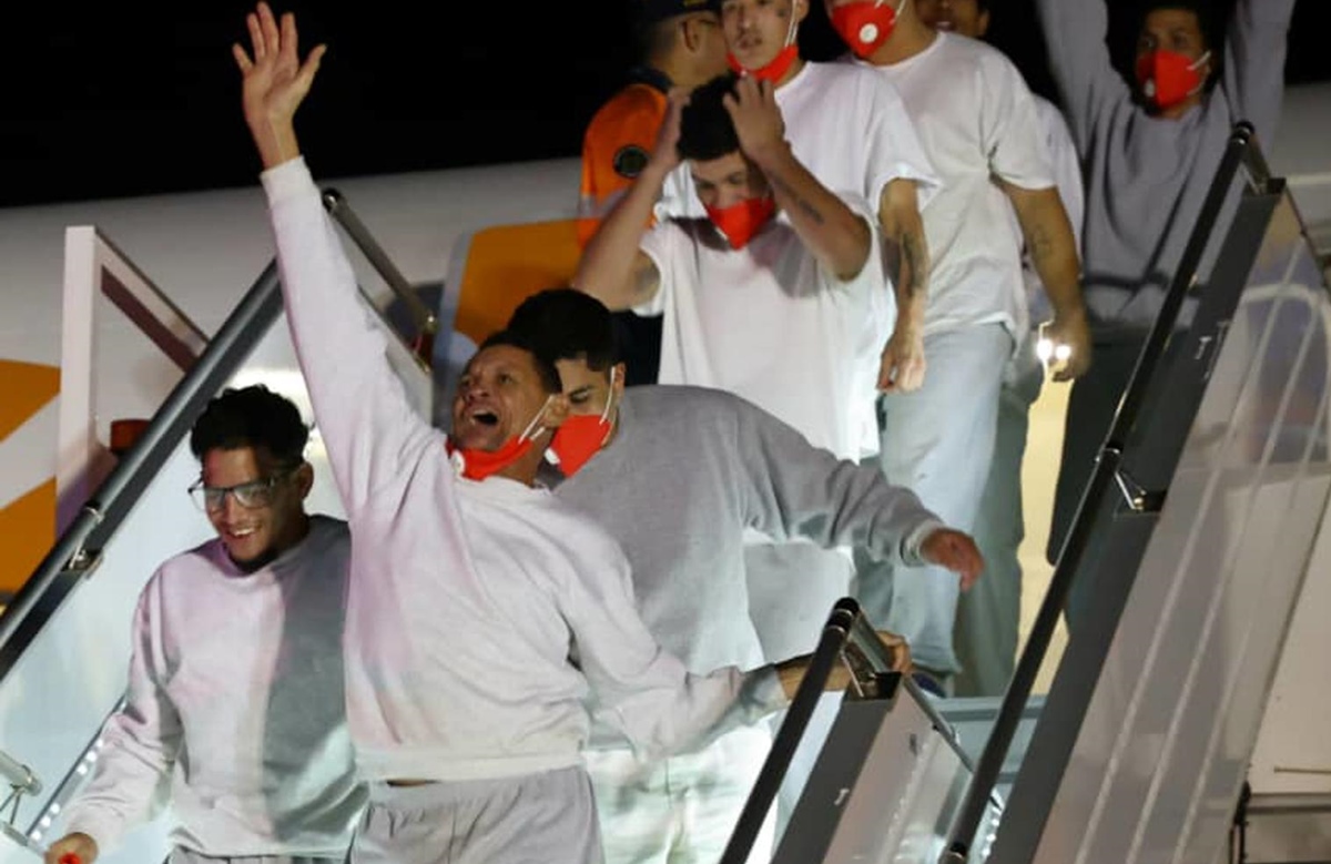 Aterriza en Venezuela un avión con los 177 migrantes que estaban retenidos en Guantánamo