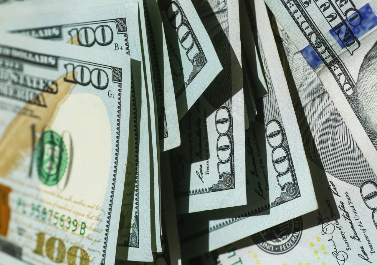 Venezuela: dólar paralelo aumentó a 80 bolívares y superó al oficial