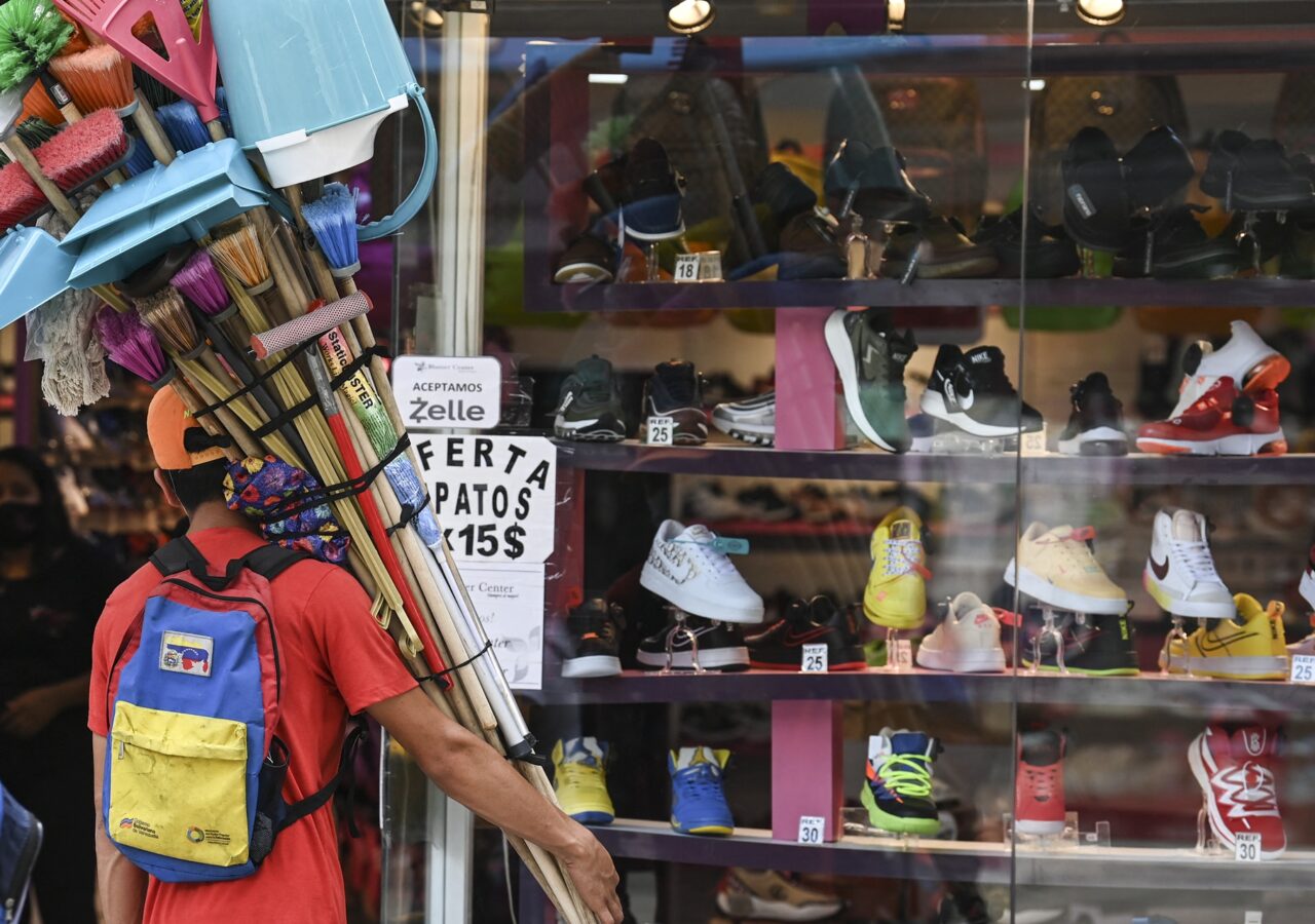 Sundde alerta sobre promociones ilegales que discriminan el pago en bolívares