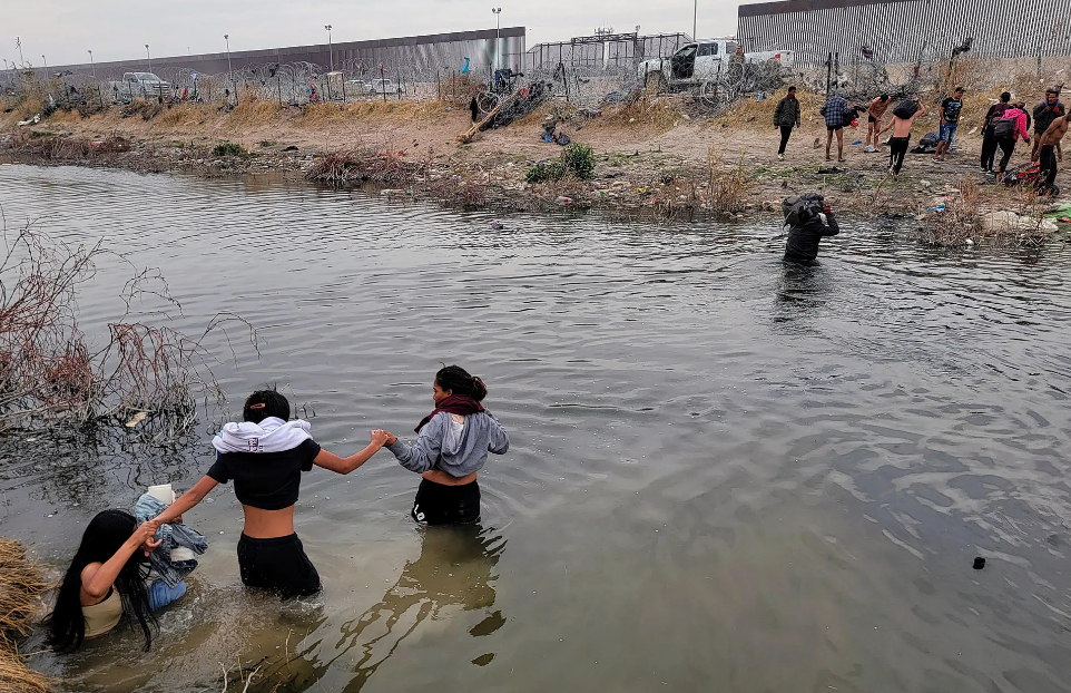 Inmigración arrestó en Texas a 646 migrantes indocumentados con cargos criminales
