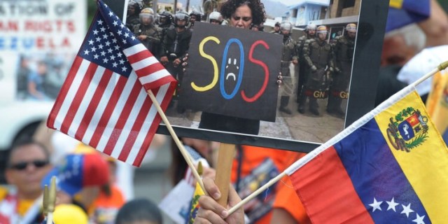 ¿Pueden los venezolanos sin TPS obtener la residencia a través de un familiar inmediato?