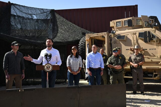 JD Vance visitó frontera con México
