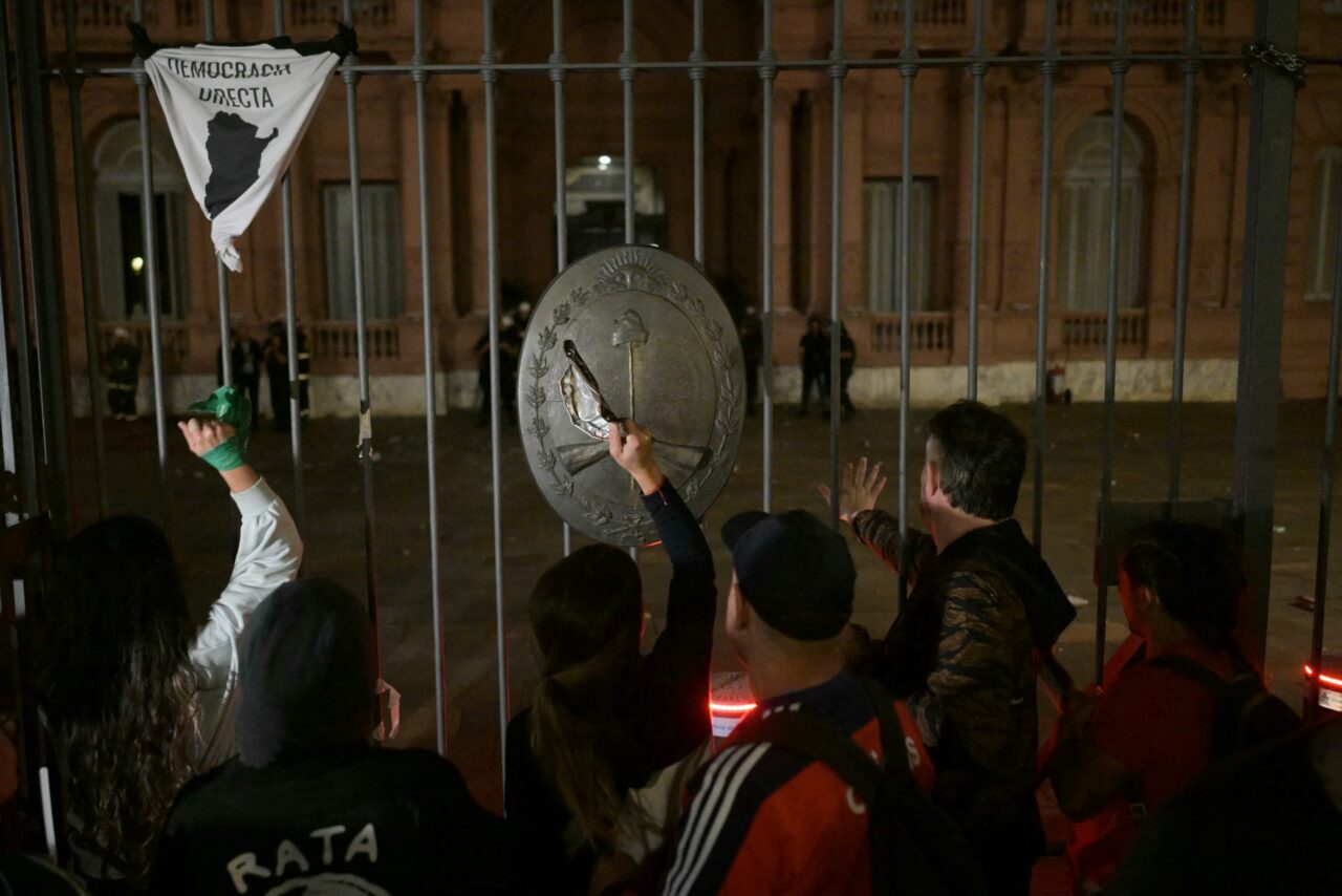 Más de 100 detenidos y al menos 20 heridos en manifestación en Argentina