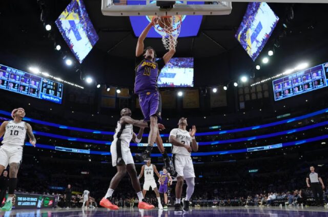 Lakers arrasan en su segunda victoria consecutiva