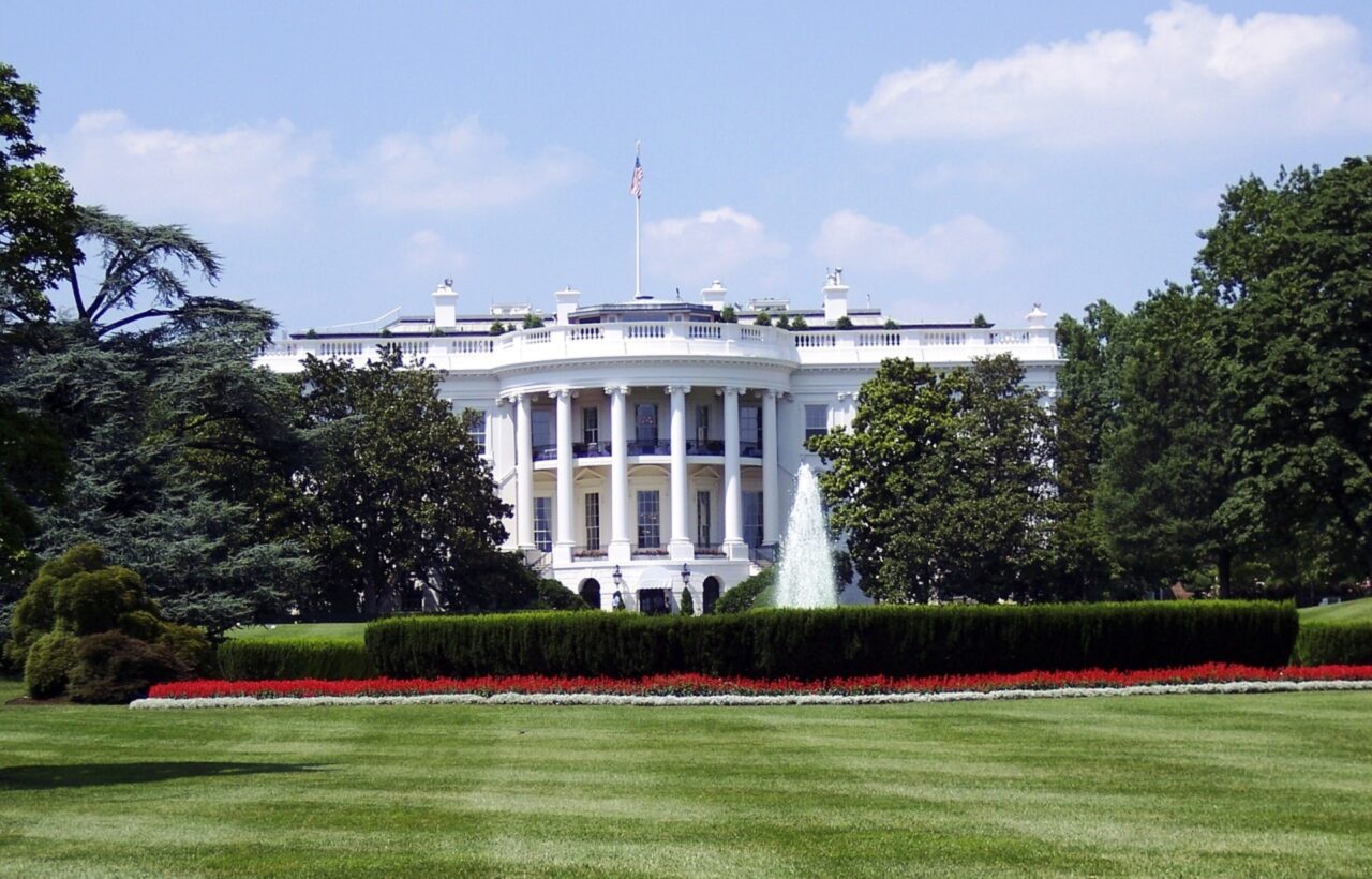 La Casa Blanca prevé recortar 9.300 millones de dólares a medios de comunicación públicos