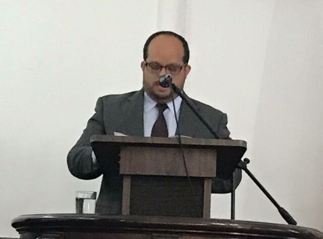 Eduardo Meier recibe el Premio Ramón J. Velásquez por su obra sobre democracia