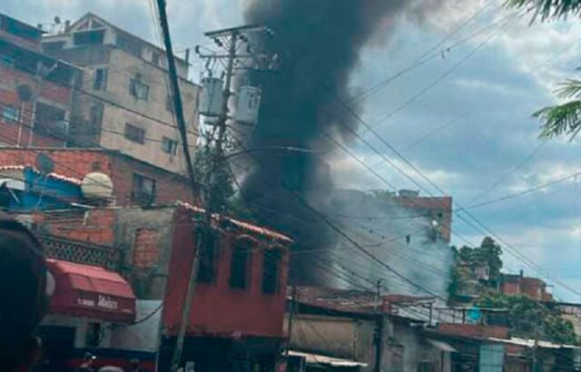 Se registró incendio en taller mecánico en Petare